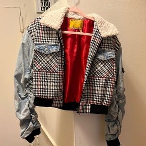 Denim jacket with fuzzy collar